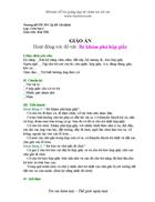 Bé khám phá hộp giấy